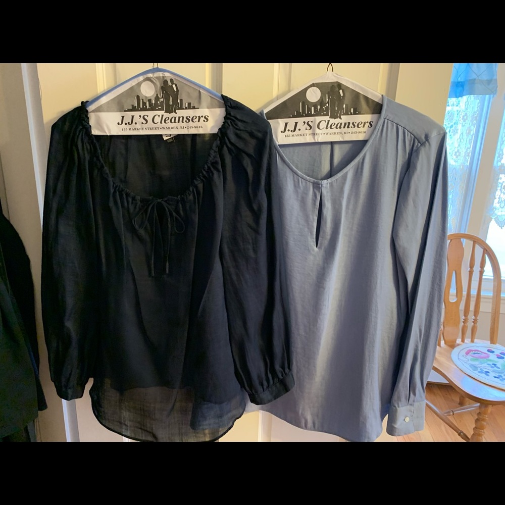 Banana Republic linen shirts .. Navy / Chambray .. Size Medium